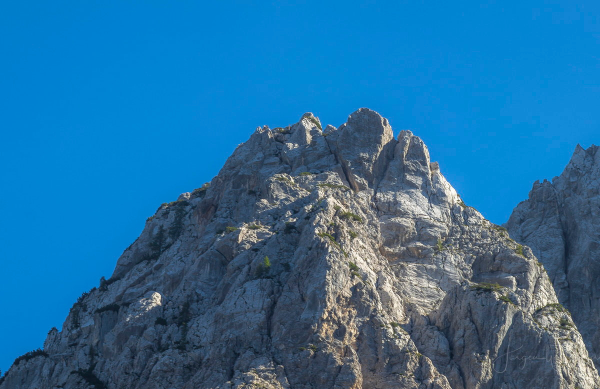 Gipfel vor blauem Himmel