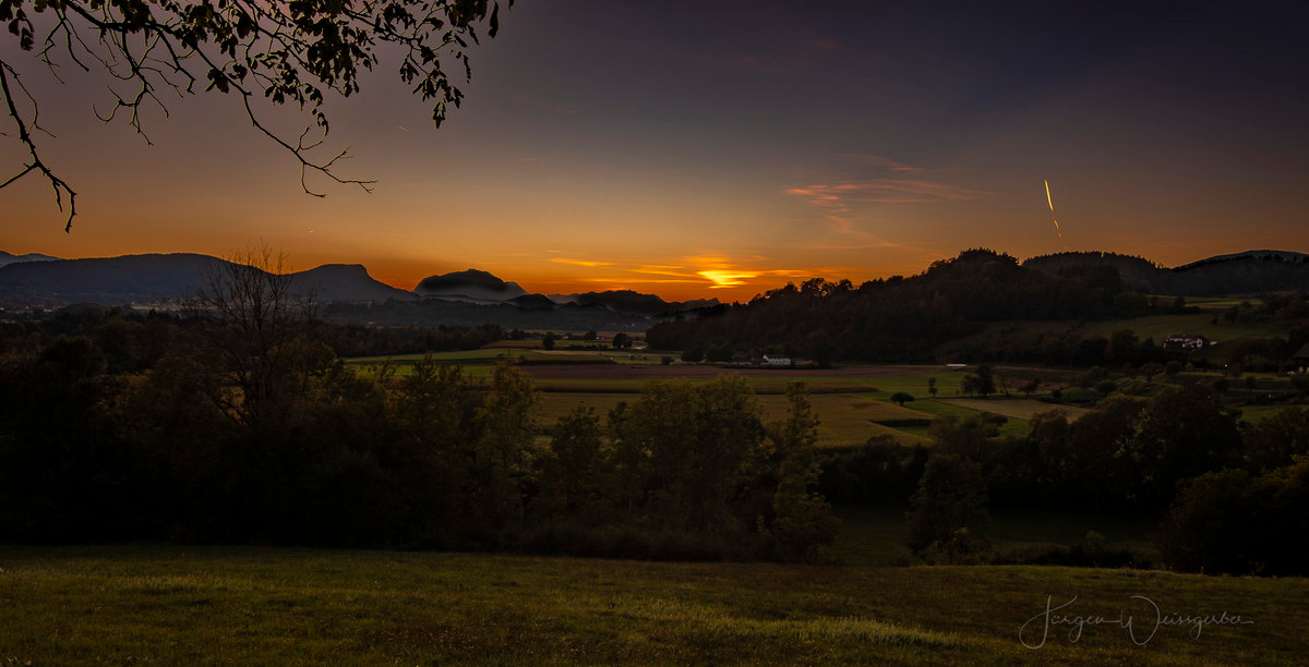 Sonnenuntergang über den Feldern